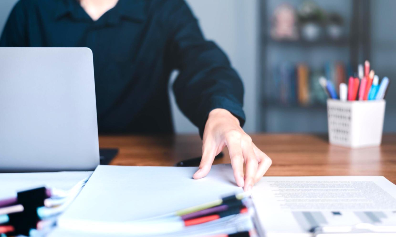 Espacio de trabajo colaborativo con herramientas digitales